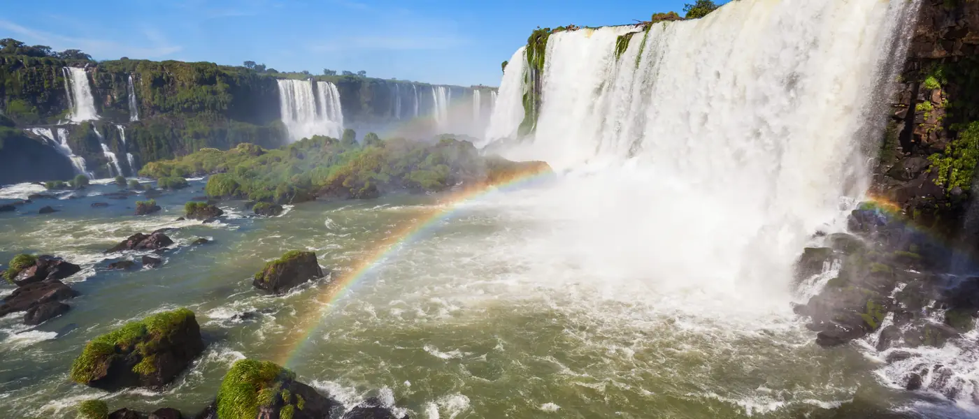 Garganta do Diabo vista das passarelas do Parque Nacional Iguazú, na Argentina